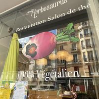 Devanture et son logo que j’adore   at Herbosaurus in Rennes