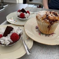 Kladdkaka w. berries and “cream”, cinnamon bun at Glutenfria Paradiset in Ystad
