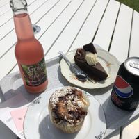 Mintchokladtårta, kanelbulle at Glutenfria Paradiset in Ystad