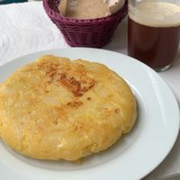 Best vegan tortilla in the world. Cooked in the moment ♥️ at Obrador La Osa in Sevilla
