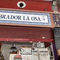 Buono! Molte scelte vegane ed alcune anche vegetariane!  at Obrador La Osa in Sevilla
