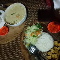 Green curry and nasi campur with tempe at Green Garden in Lembongan