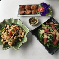 Vegan octopus with vegetables, vegan crispy pork and kale and vegan fish cakes.
£4 for all 3 dishes.
Amazing value and great taste. at Suan Eakaparp Vegetarian - สวนเอกภาพ อาหารเจ素食餐廳 in Pattaya