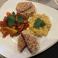 Rote-Beete-Puffer mit Kichererbsen-Curry und Gemüse   at Strandpirat in Nebel
