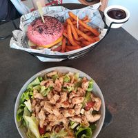 Offers a vegan burger (pink bombette🤩) with sweet potatoes and salad with Amaze strips. They also offer vegan ice cream and plant based milk for coffee. at Kavarna in slaščičarna Nabucco in Gornja Radgona