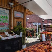 Outdoor seating option at Jeremy's Farm to Table in Chehalis