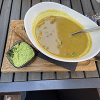 Voorgerecht: vegan Tom Kha Kai soep met brood en vegan kruidenboter    at Vlint 21 in Borger
