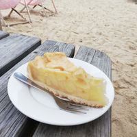 Leckerer veganer Apfelkuchen... Schokokuchen gab es dort auch 🙃 at Naturium in Egestorf
