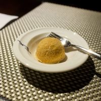 Pineapple cake (but it's more like a cookie, not the traditional texture) at Meimen FángKōngDòng 梅門防空洞 in Taipei