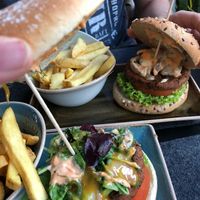 Fabelhafter und Angerer mit Pommes  at Hans im Glück in Bonn
