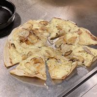 Garlic cheese pizza. VEGETARIAN  at Kamehameha - かめはめは in Kyoto