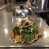 Vegan okinomiyaki with soba and mushrooms  at Kamehameha - かめはめは in Kyoto