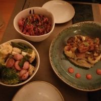 Legumes salteados + tomate coração de boi + bife de couve flor at Terra Restaurant in Sagres