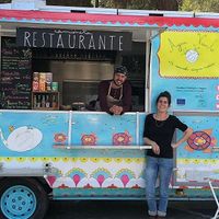 Foodtruck and the owners at AguaViento WaterWind - Food Truck in Cadiz