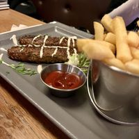 Kebabteller mit Pommes und Salat  at Zeil Kitchen in Frankfurt
