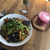 Pasta salad with grilled vegetables, avocado and more... 😋🍆🥑🍅 Chai Latte with beetroot 😋 at Fama Cafe & Manufaktur in Weimar