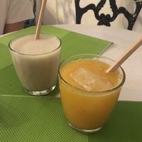 Banana shake with soy milk and oats & orange juice at La Siria in Malaga