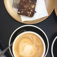 Latte with oat milk and a vegan brownie at Deep Coffee Roaster in Marseille