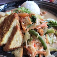 44 Pinatsu Kare Don mit extra Gemüse und Temeh  at MoschMosch - Goetheplatz in Frankfurt