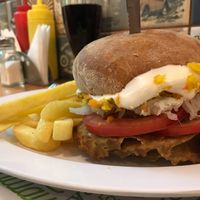 Menu with fries and drink for 7$ at Suculenta Sangucheria Vegana in Santiago