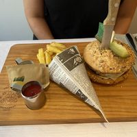Hiltl Cheeseburger:
Brioche-Bun, gepickelte Gurke, vegan-Käse, Country Fries  at HILTL - Sihlstrasse in Zurich
