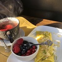 Omelette, yogurt con frutti rossi e tè  at Radagast Vegan Bakery in Rome