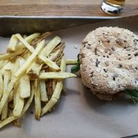 Hamburguesa de berenjena at Grains 864 in Faro