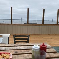 The beautiful outside view at La Cabana de Raya in Astoria