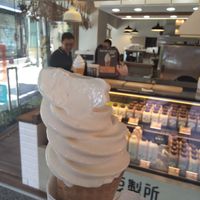 Soft serve soy ice cream at QíShí Dòu Zhì Suǒ 其實豆製所 - Jinshan South in Taipei