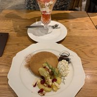 Berry parfait (soy ice cream and whipped cream) 
Cinnamon apple hot cake  at Futaba Fruits Parlor in Kawasaki