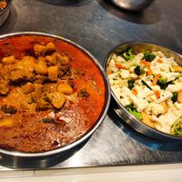 Variety of dishes at Tian En Vegetarian 天恩齋 in Central Singapore