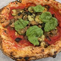 Marinara pizza with added grilled veggies at Il Ruttino in Sorrento