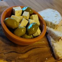 Przystawka: tofu, oliwki i pieczywo at Las Weges in Krakow