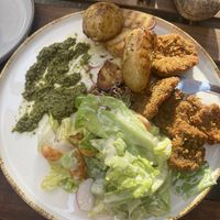 „pork“-chops, potatoes & salad  at Las Weges in Krakow