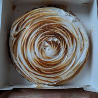 Lemon cake at Succulente Patisserie Végétale in Brussels