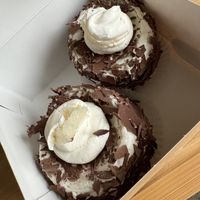 Merveilleux au chocolat  at Succulente Patisserie Végétale in Brussels