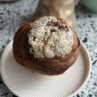 Cruffin banane VSF25  at Succulente Patisserie Végétale in Brussels