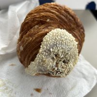 CRUFFIN
BANANE MiSO
4,50 €  at Succulente Patisserie Végétale in Brussels