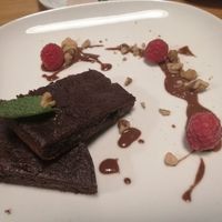 Brownies mit Himbeeren und Walnüssen at Alge in Heidelberg
