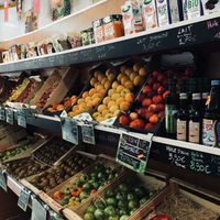 Organic fruits and vegetables at Indé Bio in Paris