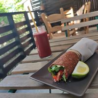 Raw sandwich and juice at NektaR in Crete