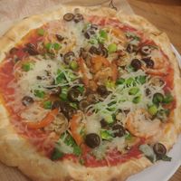 Mod sized pizza at Mod Pizza in California