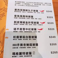 Pizzas are not vegan by default, have to tell the server and add $50 for vegan cheese instead of nonvegan cheese at DACO in Kaohsiung