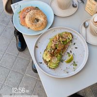 El bagel es de salmón at Religion Coffee in Madrid