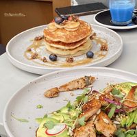 Avo toast con Heura at Religion Coffee in Madrid