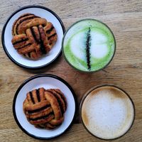 Babka rolls + Lattes at Wild & The Moon - Amelot in Paris