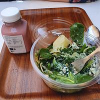 Green bowl and "La vie en rose" drink at Wild & The Moon - Amelot in Paris