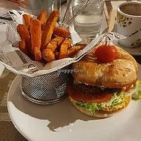 Homemade vegan burger  at Sabores de Sandra in Mallorca