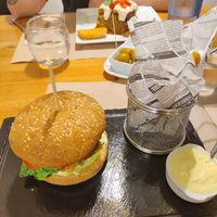 Lasaña y hamburguesa con patatas at Sabores de Sandra in Mallorca