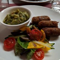 Croquettes and guacamole with salad at Sabores de Sandra in Mallorca